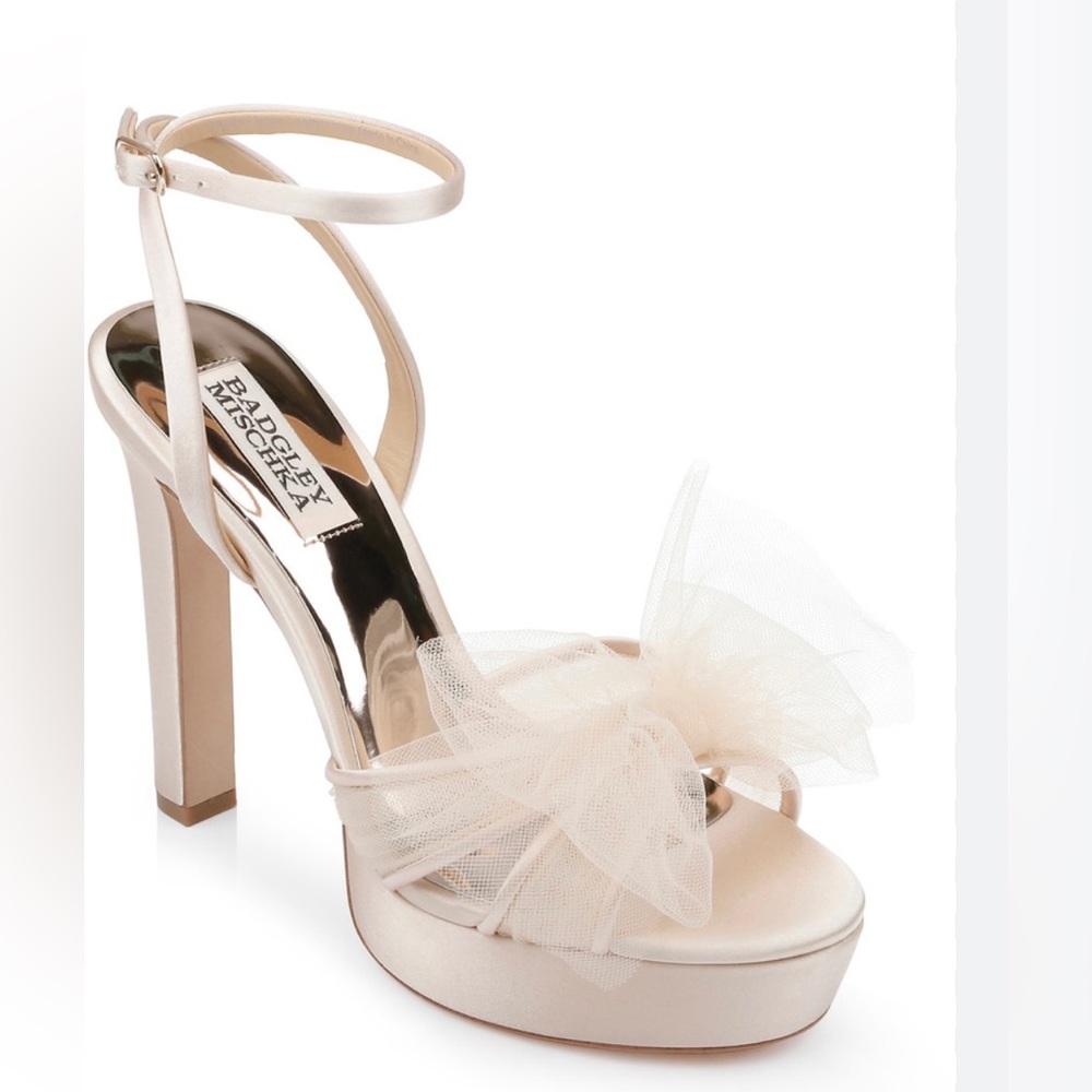 Badgely Mischka Platform Sandal : Chunky Block heel
 3.74”